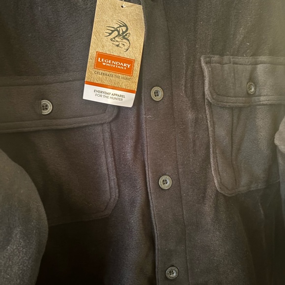 LEGENDARY WHITETAILS BLACK FLEECE JACKET. - Picture 2 of 6